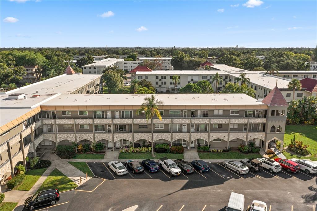 2461 Canadian Way in Clearwater, FL - Foto de edificio