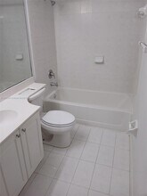 17350 NW 67th Ave in Hialeah, FL - Building Photo - Building Photo