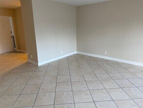 2420 SE 17th St in Fort Lauderdale, FL - Building Photo - Building Photo