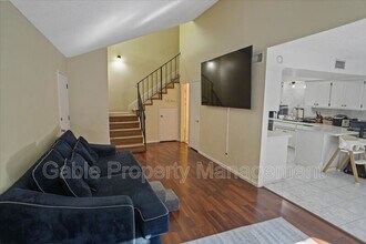 25249 Ave Dorena in Santa Clarita, CA - Building Photo - Building Photo