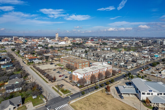 West Campus Lofts in Waco, TX - Foto de edificio - Building Photo