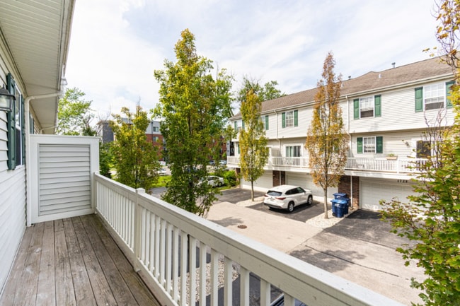 172 E River Rd in Des Plaines, IL - Building Photo - Building Photo