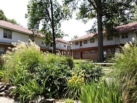 Village Club in Springfield, MO - Building Photo