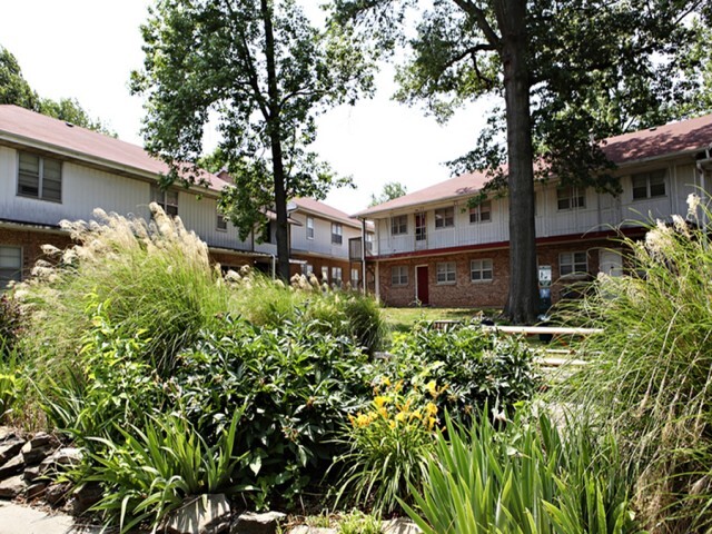 Village Club in Springfield, MO - Building Photo
