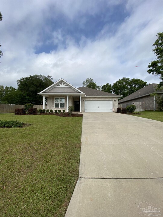 4531 Jude Way in Milton, FL - Building Photo