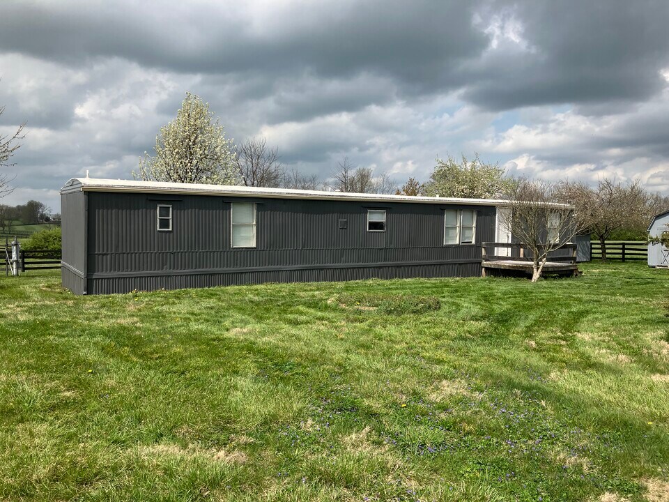 5253 Stewart Rd in Lexington, KY - Building Photo