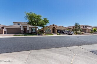 12024 W Louise Ct in Sun City, AZ - Building Photo - Building Photo
