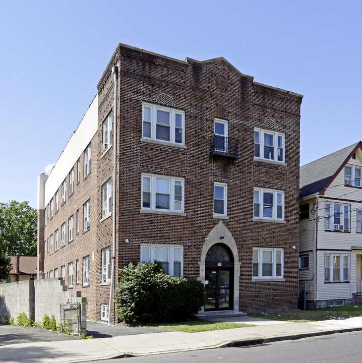 759 Stuyvesant Ave in Irvington, NJ - Building Photo