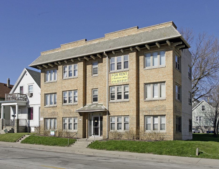 2767 N Holton St in Milwaukee, WI - Foto de edificio