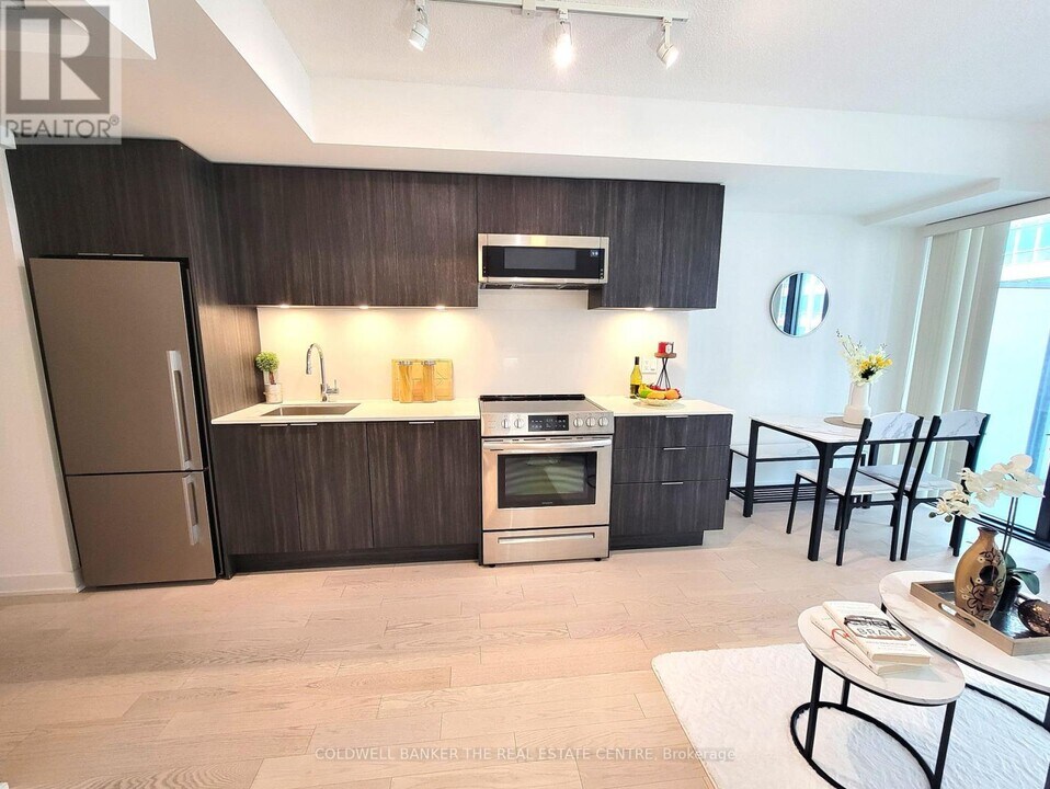 25-725 Richmond St E in Toronto, ON - Building Photo