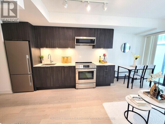 property at 25-725 Richmond St E