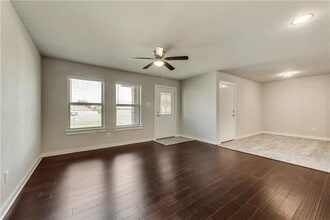 612 N 6th St in Gunter, TX - Building Photo - Building Photo