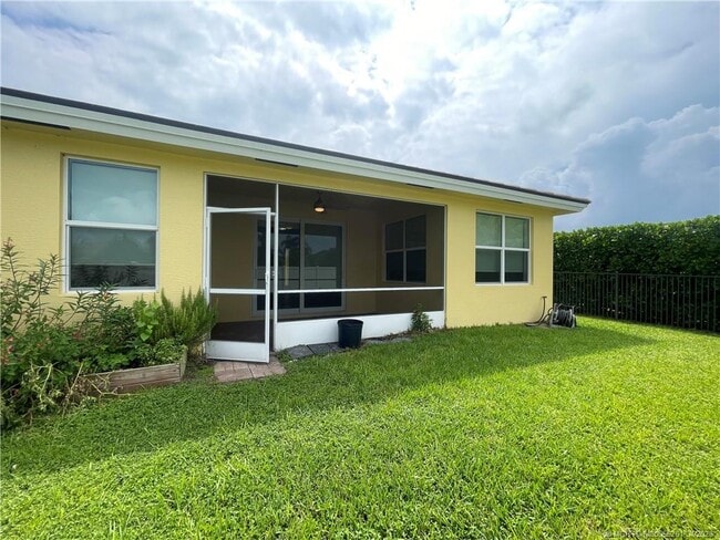 480 NW Windflower Terrace in Jensen Beach, FL - Building Photo - Building Photo