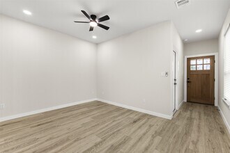 1316 Williams St in Brenham, TX - Foto de edificio - Building Photo