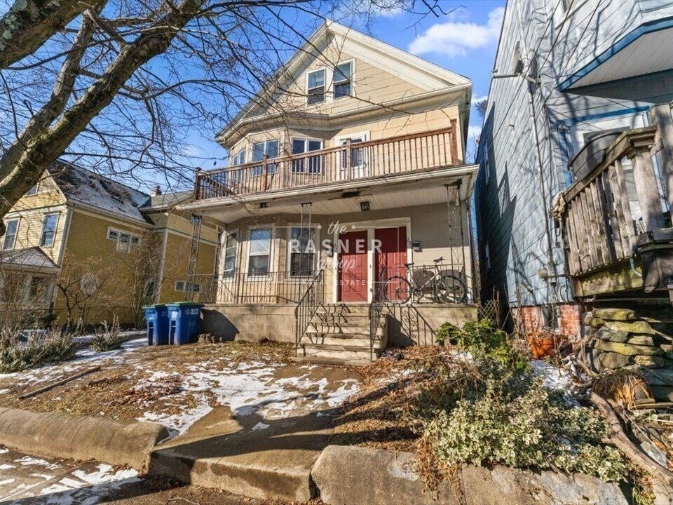 31 Moore St in Somerville, MA - Building Photo
