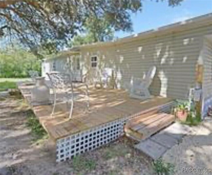 6970 E Hidden Ct in Floral City, FL - Building Photo