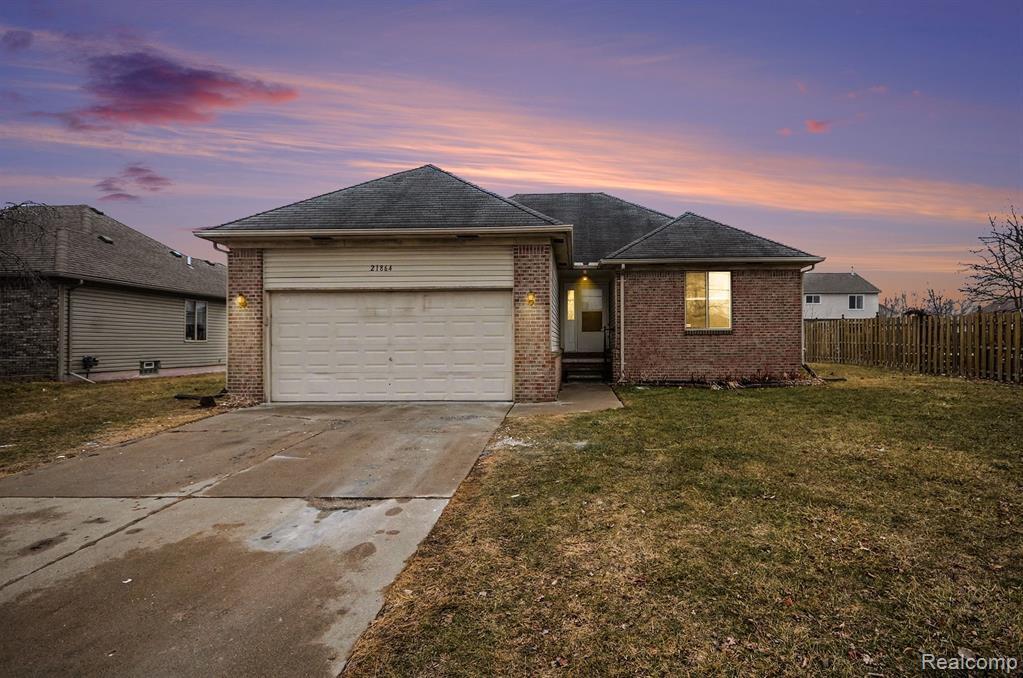 21864 Laurel St in Clinton Township, MI - Building Photo