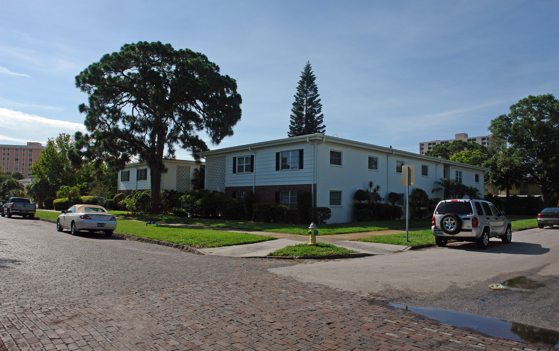 516 12th Ave NE in St. Petersburg, FL - Building Photo