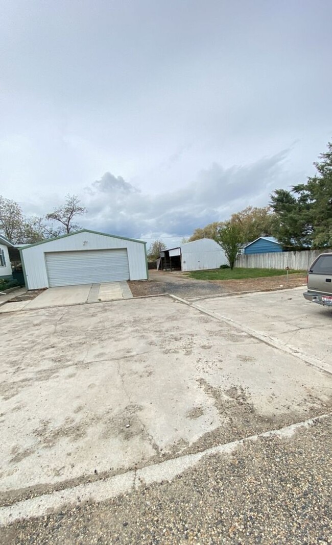3255 OR-201 in Nyssa, OR - Building Photo - Building Photo