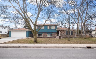 818 Pleasant Ave in Glen Ellyn, IL - Building Photo