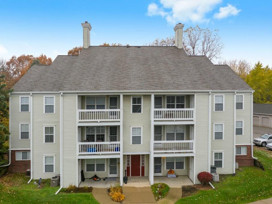 Burwick Farms in Howell, MI - Building Photo