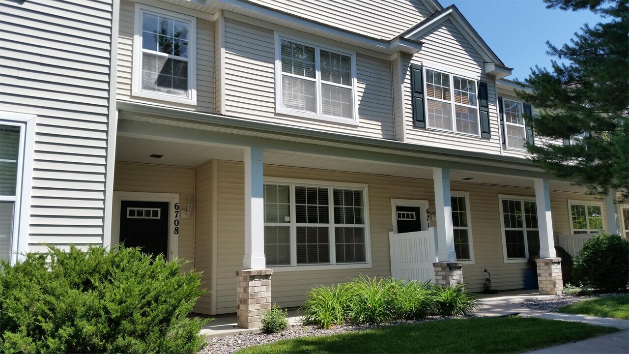 6708 Narcissus Ln N in Maple Grove, MN - Foto de edificio