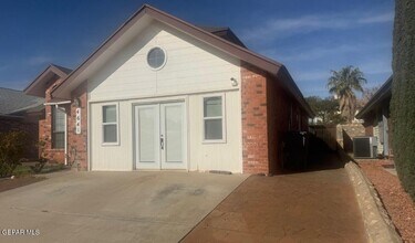 4641 Loma De Indios Ln in El Paso, TX - Building Photo - Building Photo