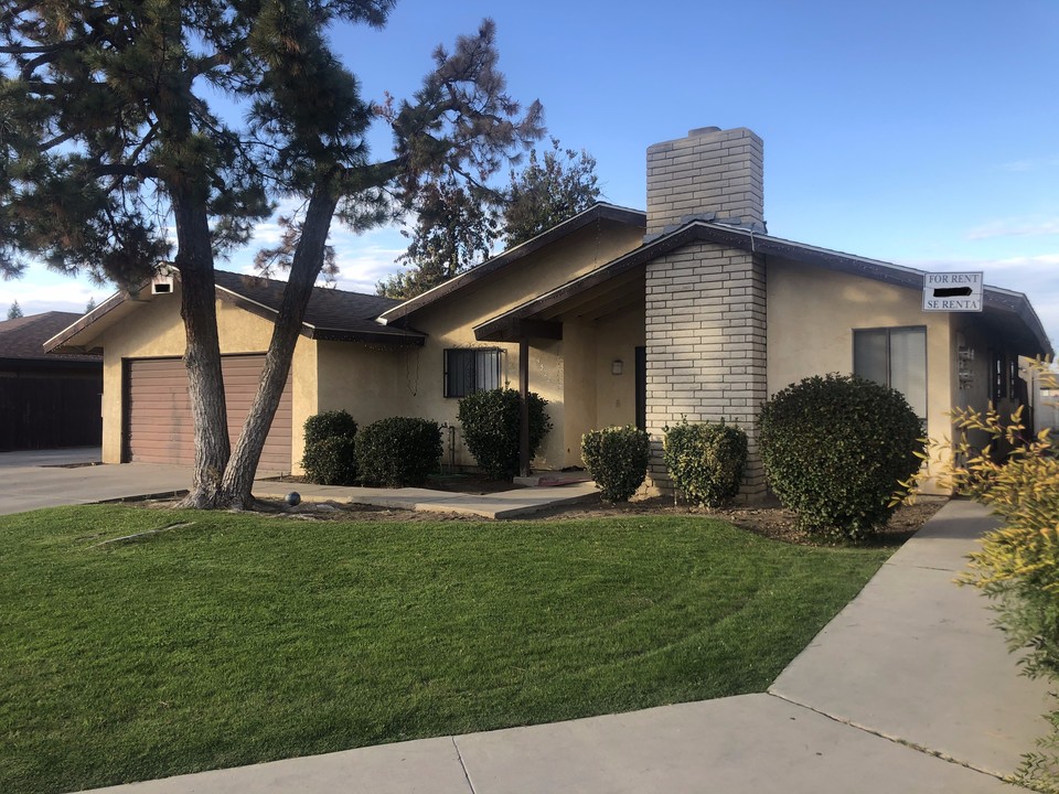 4324 Parkwood Ct in Bakersfield, CA - Building Photo