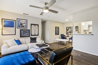 The Vibe Apartments in Austin, TX - Foto de edificio - Building Photo