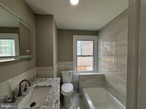 107 Kingsley St in Philadelphia, PA - Building Photo - Building Photo