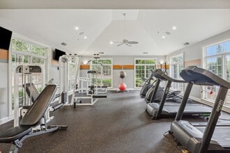 Village on the Green in Atlanta, GA - Foto de edificio - Building Photo