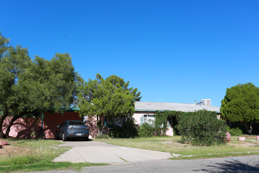 1631-1641 N Justin Ln in Tucson, AZ - Building Photo