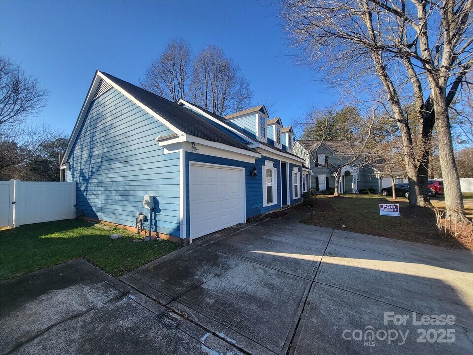 5720 Ebley Ln in Charlotte, NC - Building Photo