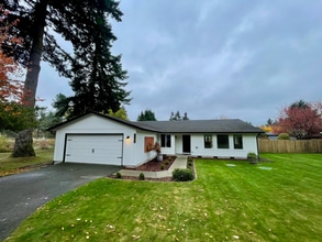 9836 179th Way SW in Rochester, WA - Building Photo - Building Photo