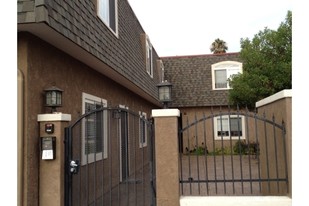 828 S Magnolia Ave in El Cajon, CA - Building Photo - Building Photo