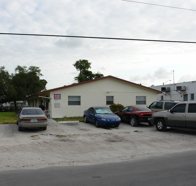 2717 SW 7th St in Fort Lauderdale, FL - Building Photo