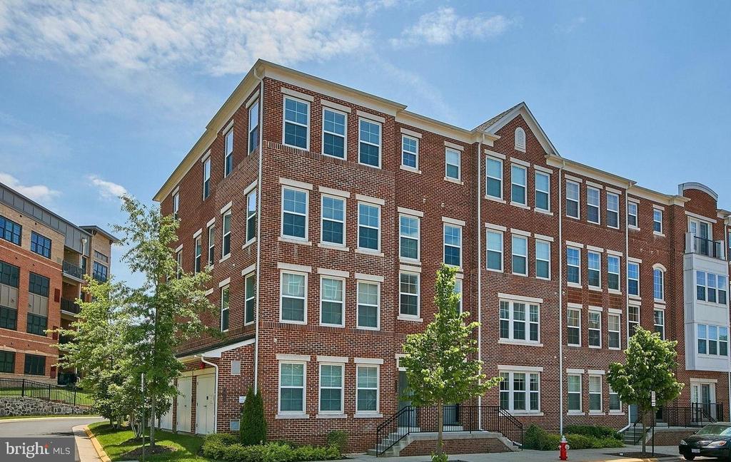 3073 Rittenhouse Cir in Fairfax, VA - Building Photo
