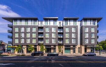 Oliver Station Apartments in Portland, OR - Foto de edificio - Building Photo