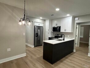 721 W Jordan St in Pensacola, FL - Building Photo - Building Photo