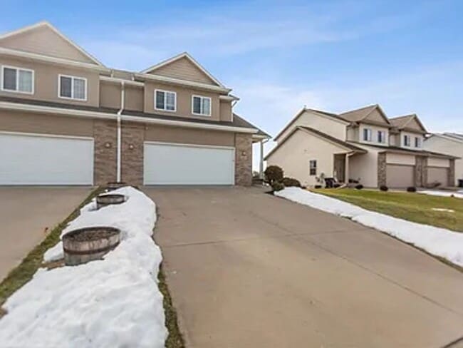 1463 Palisades Dr in Coralville, IA - Building Photo - Building Photo