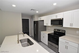 2121 Firebrand Rd in North Port, FL - Building Photo - Building Photo