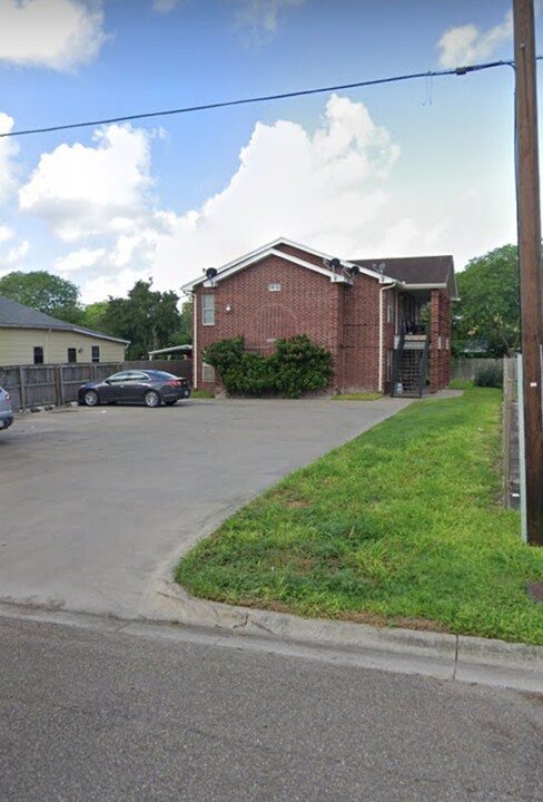 1319 Nesmith St, Unit C in Harlingen, TX - Foto de edificio