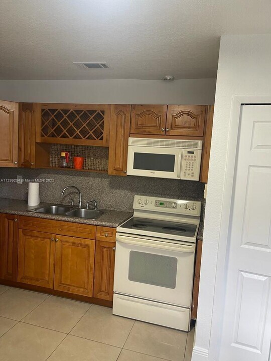 3150 SW 18th St-Unit -0000 in Miami, FL - Building Photo