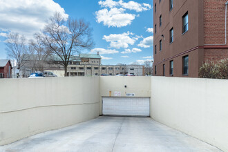 Paisley Apartments in Mississauga, ON - Building Photo - Building Photo