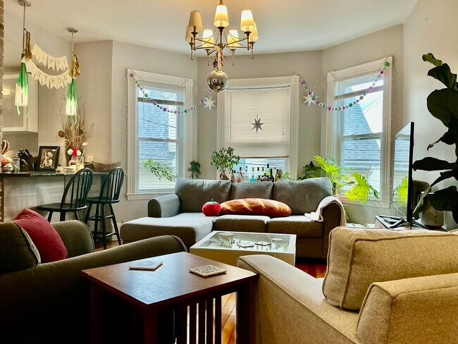8 Eulita Terrace in Boston, MA - Building Photo - Building Photo
