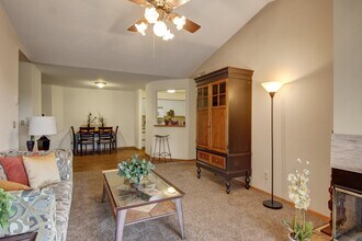 Town Centre in Eagan, MN - Foto de edificio - Building Photo