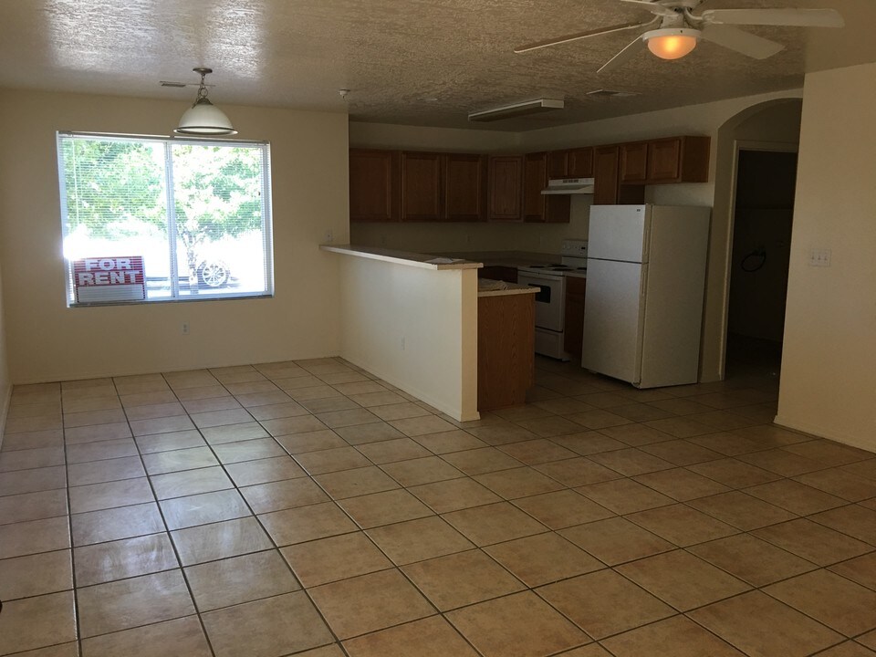 1918 Buena Vista Dr SE in Albuquerque, NM - Foto de edificio