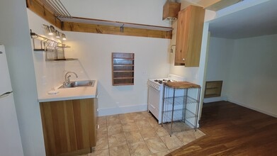 3950 L K Wood Ct, Unit D in Arcata, CA - Building Photo - Building Photo