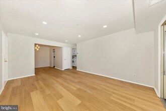 7917 Coriander Dr-Unit -104 in Gaithersburg, MD - Building Photo - Building Photo