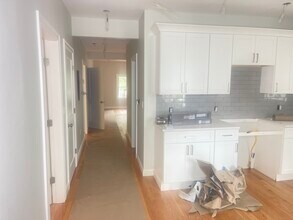 8 Maple St, Unit 2 in Boston, MA - Building Photo - Building Photo